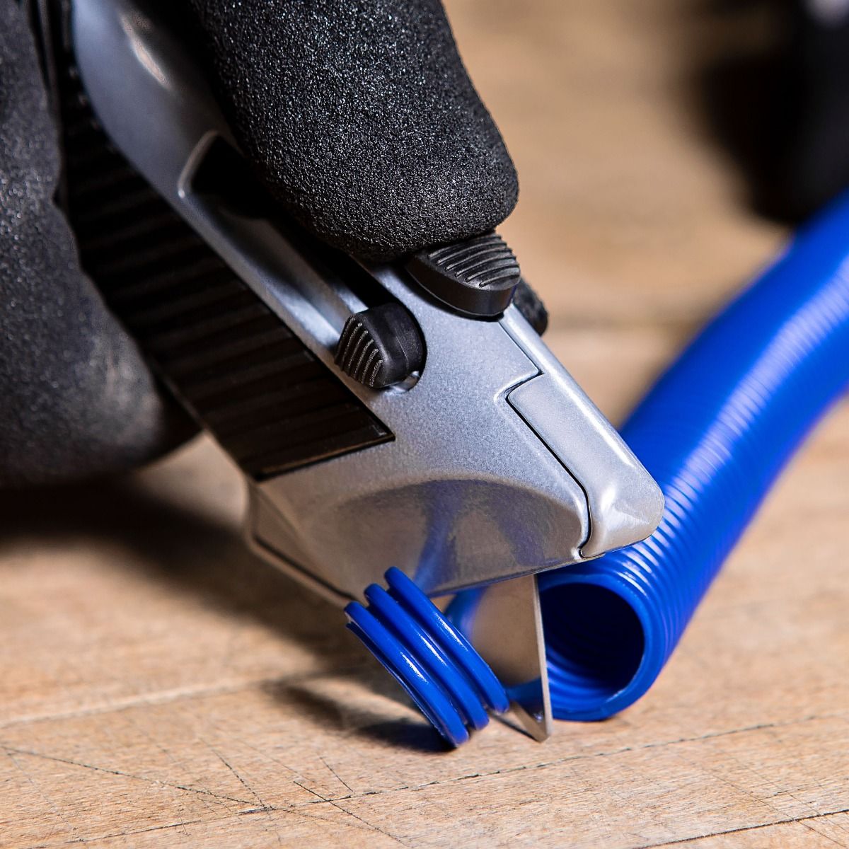 Smart-Retractable Metal Safety Knife