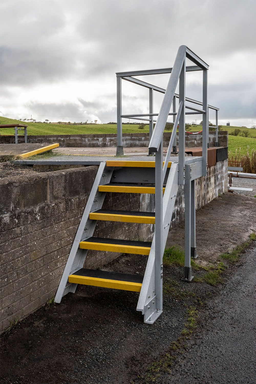 heavy duty non slip fibreglass stair treads external use
